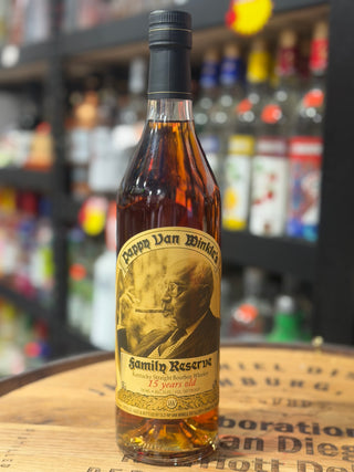 Whisky bourbon puro de Kentucky Old Rip Van Winkle 'Pappy Van Winkle's Family Reserve' de 15 años