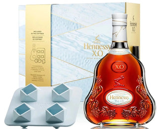 Coñac Hennessy XO con bandeja para moldear hielo